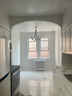 Rented by Halvatzis Realty | media 29