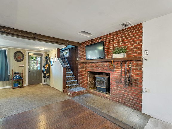 3rd image of 137 Loon Pond Road