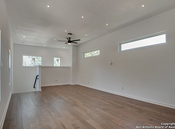 4th image of 1641 N Center