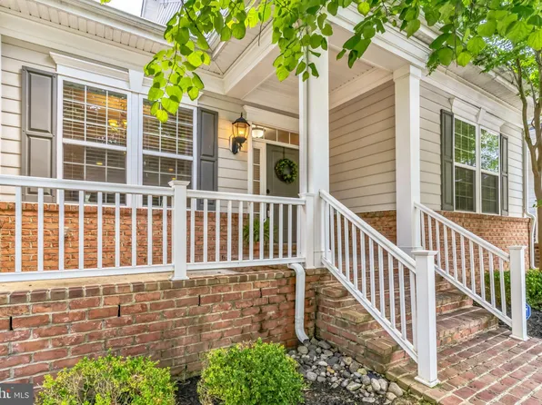 20 Steeplechase Dr, La Plata, MD 20646