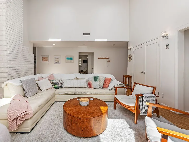 8221 Delgany Ave — Photo 30