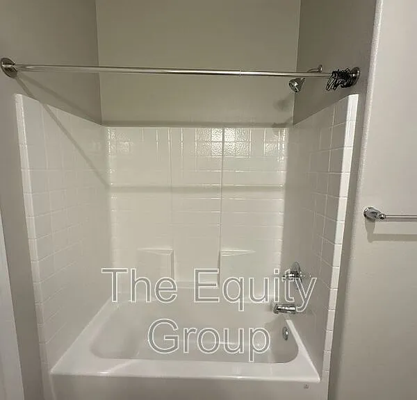514 S Summit St #102 — Photo 12