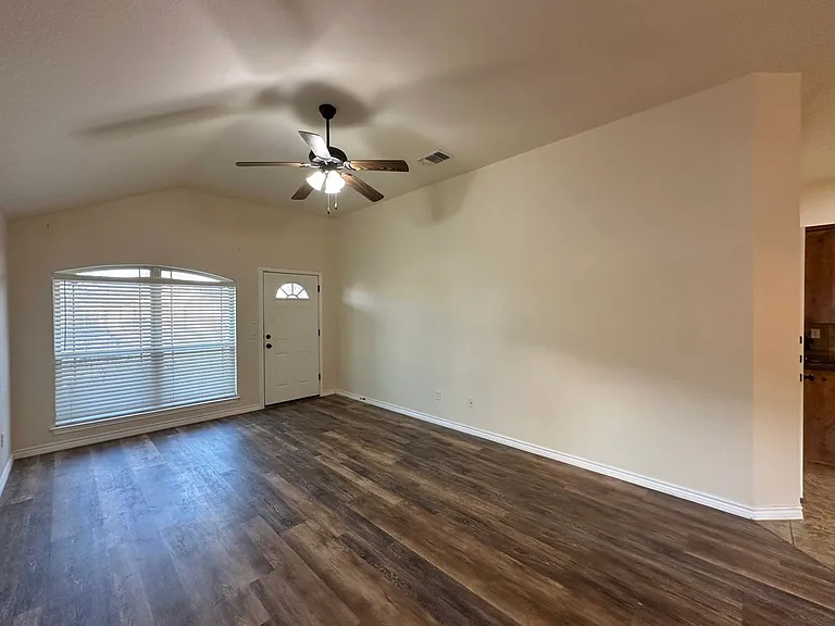 507 Sladecek Dr — Photo 6