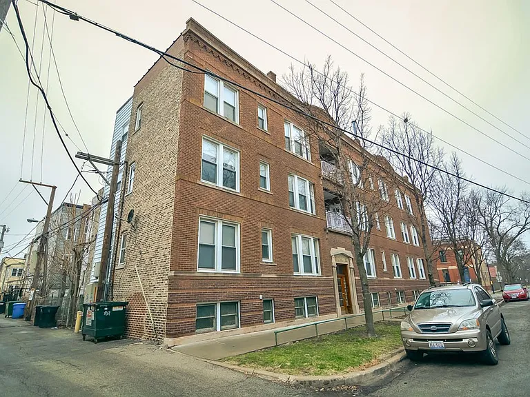 852 N Leavitt St #4 — Photo 1