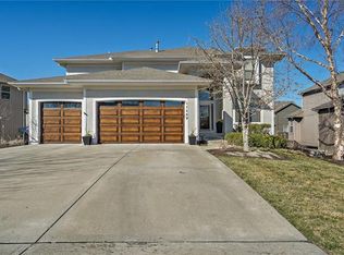 11469 S Lakecrest Dr, Olathe, KS 66061