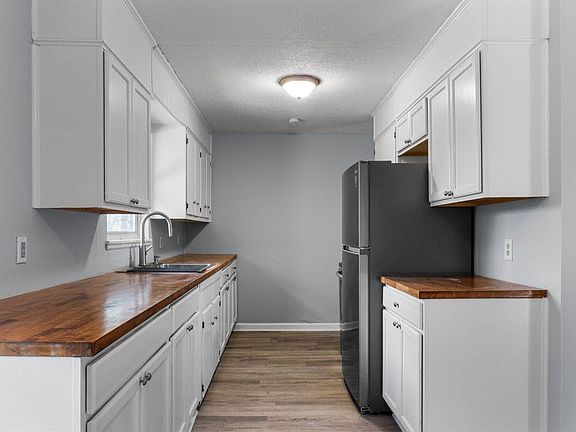 4th image of 3015 Thomas Ln