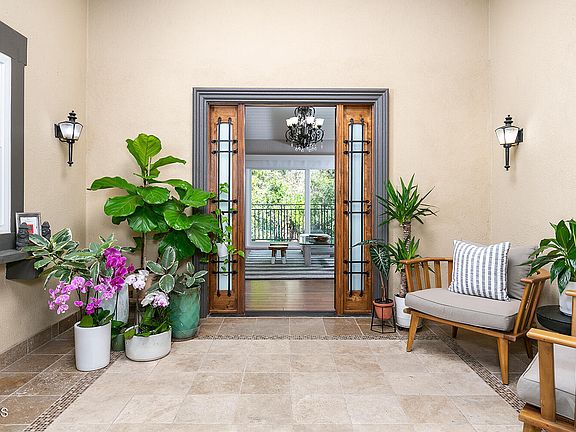 4th image of 1015 Flintridge Ave