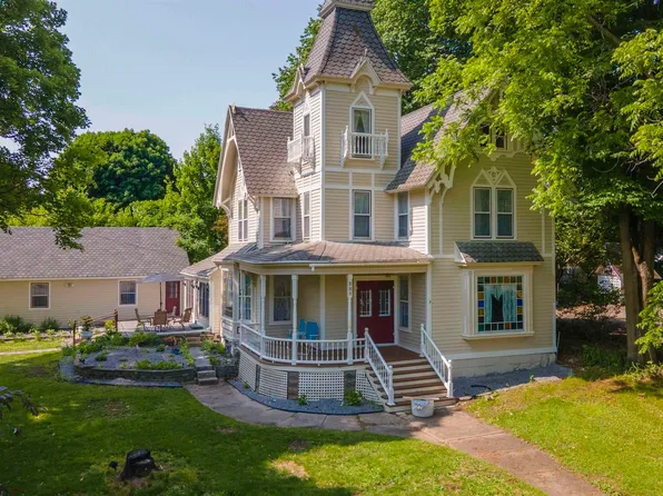 501 W Fulton St, Waupaca, WI 54981