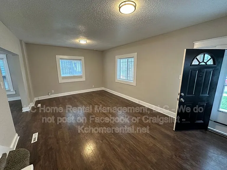3016 E 32nd St — Photo 13