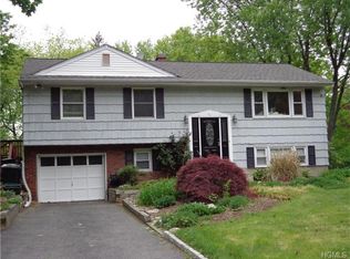 1 Castle Dr, Chestnut Ridge, NY 10977