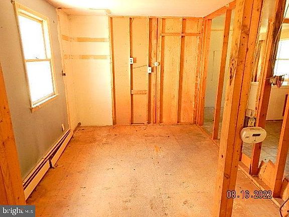 3rd image of 130 Creek Dr