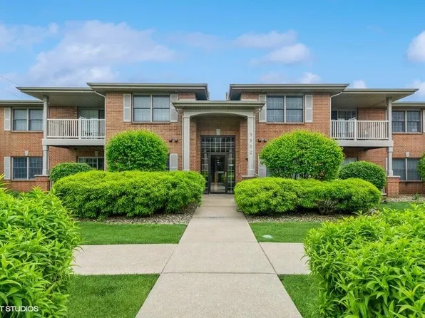 9802 Wildwood Cir Unit 1-C, Munster, IN 46321