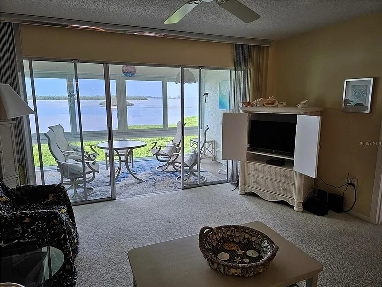 4765 Independence Dr — Photo 15