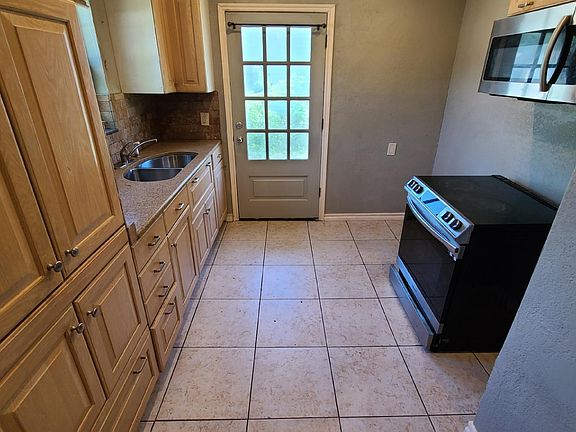 3rd image of 1706 NE 20th St