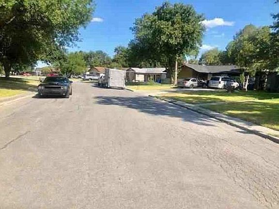 Exterior Neighborhood (street photo)