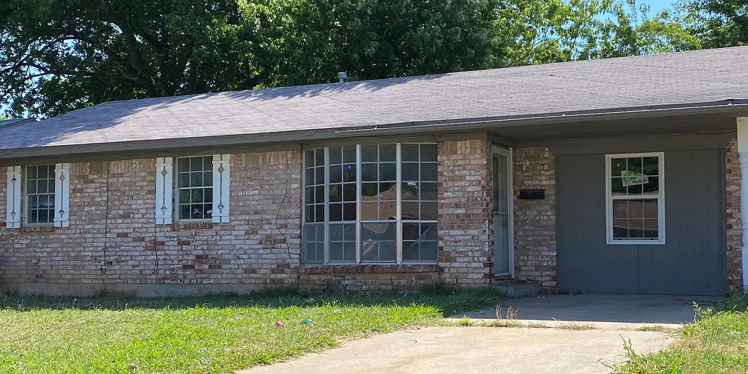 Charming, Updated 4-Bedroom Home Available! — Photo 1