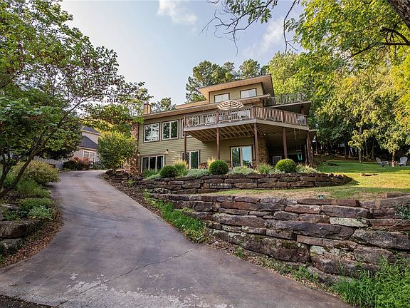 4th image of 1063 N Kings Dr