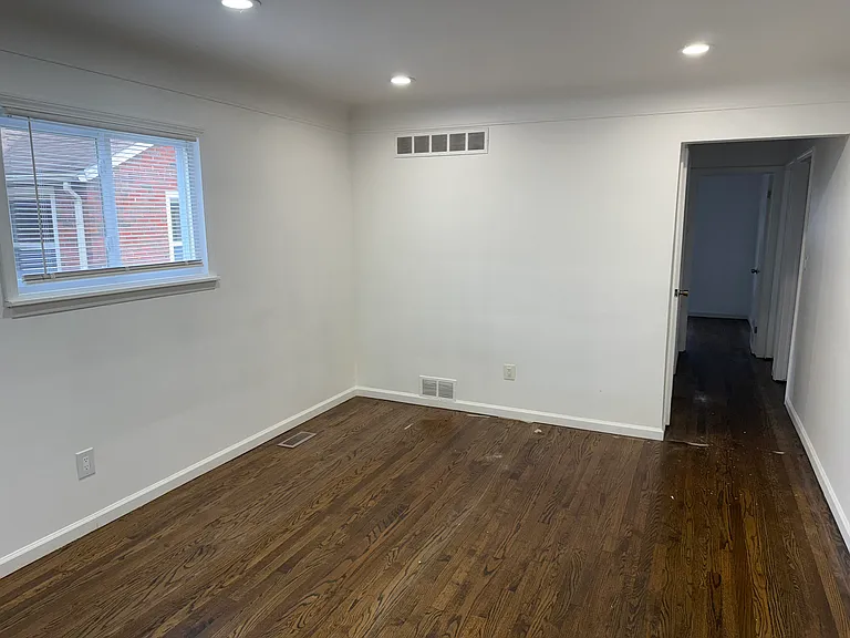 1303 Wilson Ave — Photo 6