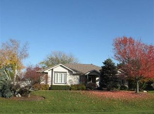 71 Carriage Hill Dr, Sterling, IL 61081