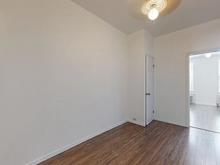1941 Gates Ave #2R — Photo 6