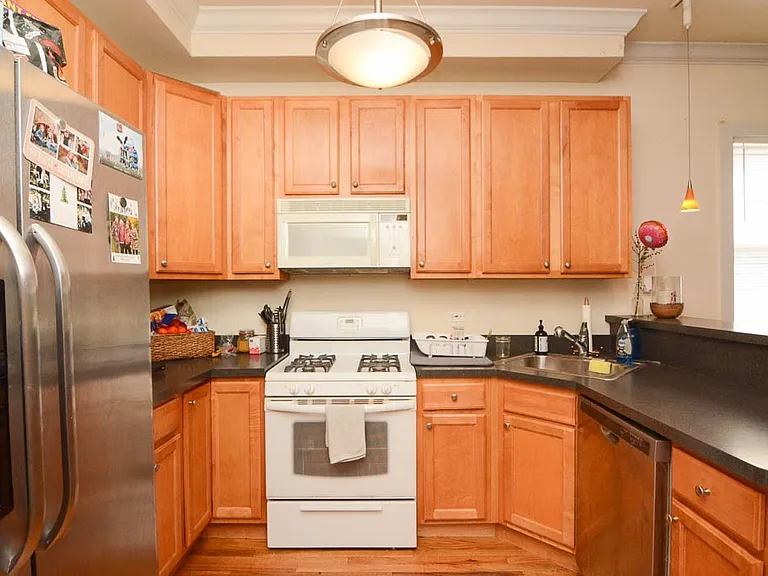 1314 W Roscoe St #L08M — Photo 2