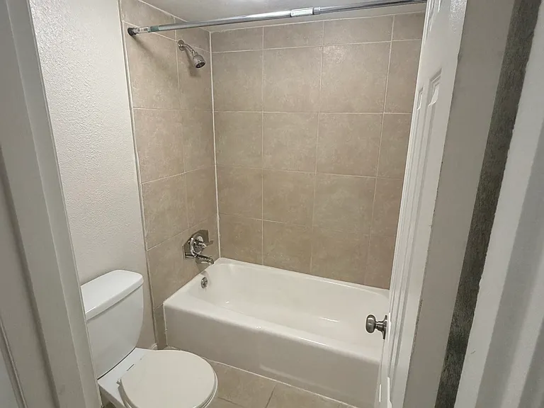 1 Bedroom Private Bathroom