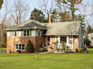 1 Woodedge Rd, Manhasset, NY 11030