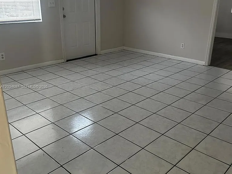 5606 Farragut St — Photo 3