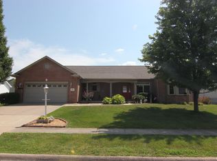 103 Shannon Hills Dr, Washington, IL 61571