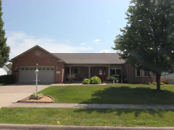 103 Shannon Hills Dr, Washington, IL 61571