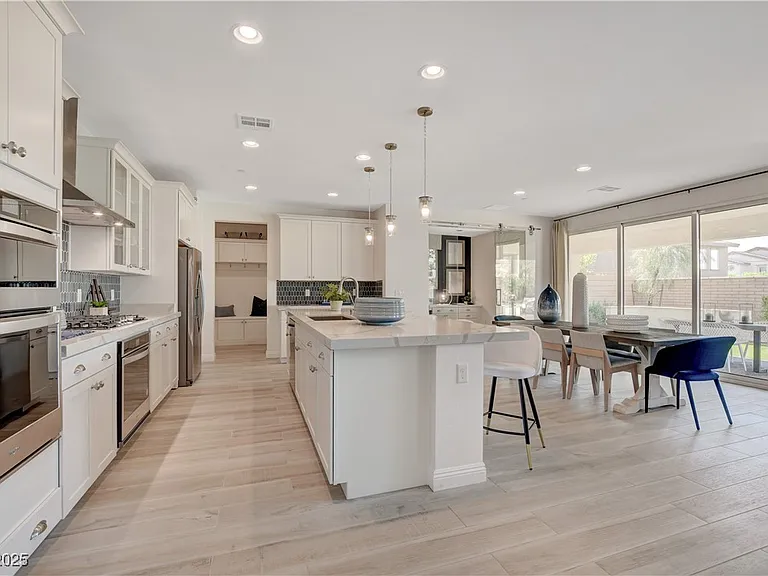 1075 N Water St — Photo 15