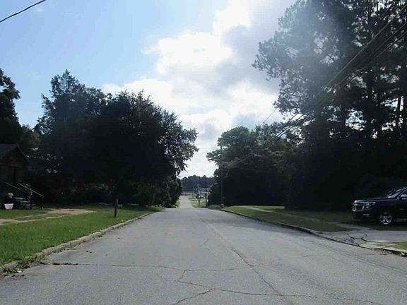 Exterior Neighborhood (street photo)