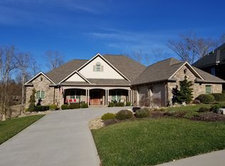 1030 Oak Chase Blvd, Lenoir City, TN 37772