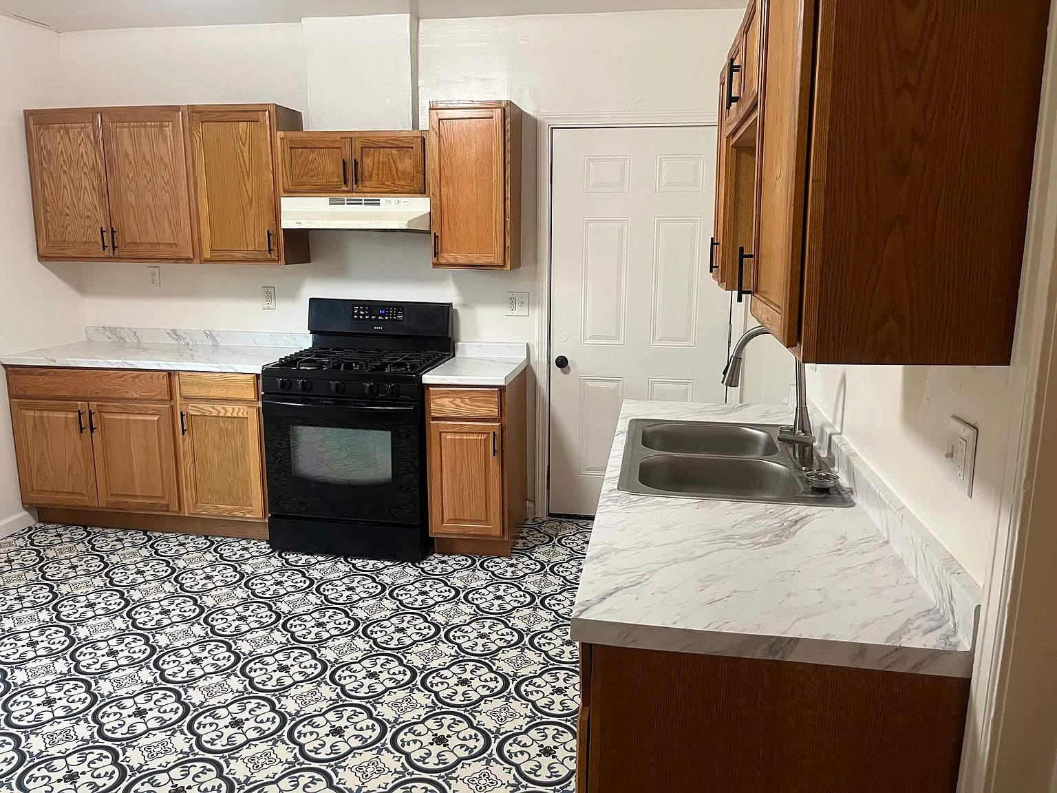 155 W. Ostrander Ave — Photo 3