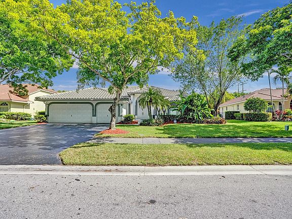2nd image of 4863 Kensington Circle