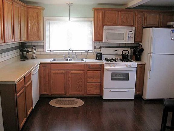 4th image of 957 E 31st St