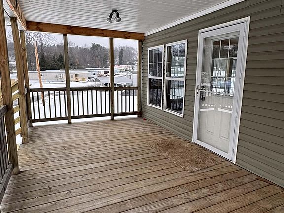 3rd image of 12 Crestwood Cir