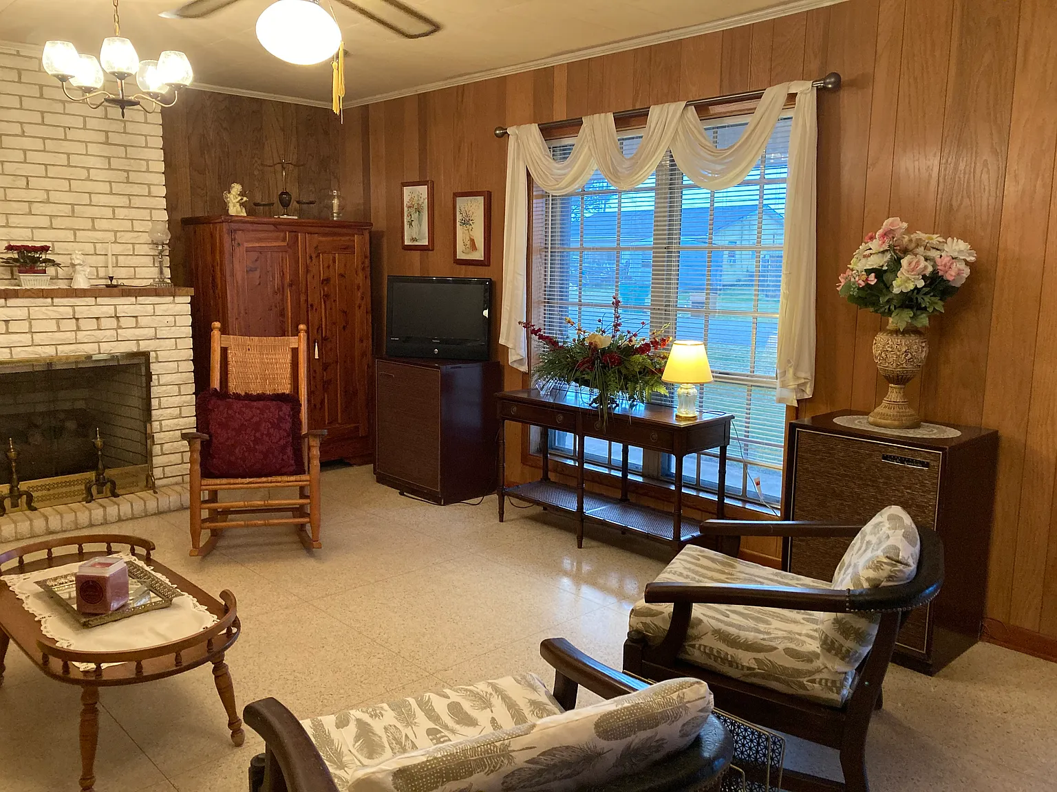 3 bed, 2230 sqft, $2,000 — Photo 4