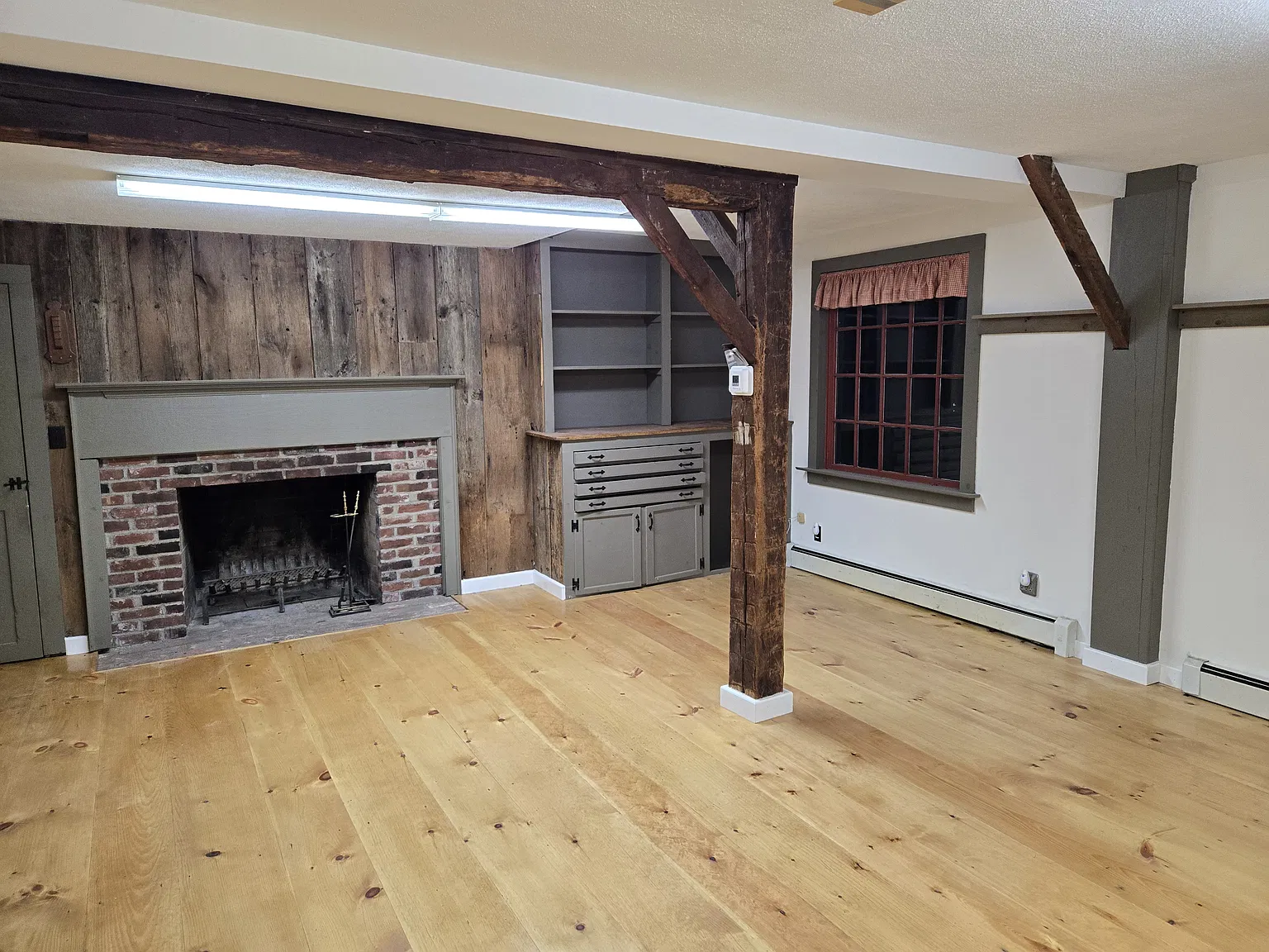 3 bed, 2200 sqft, $3,200 — Photo 3