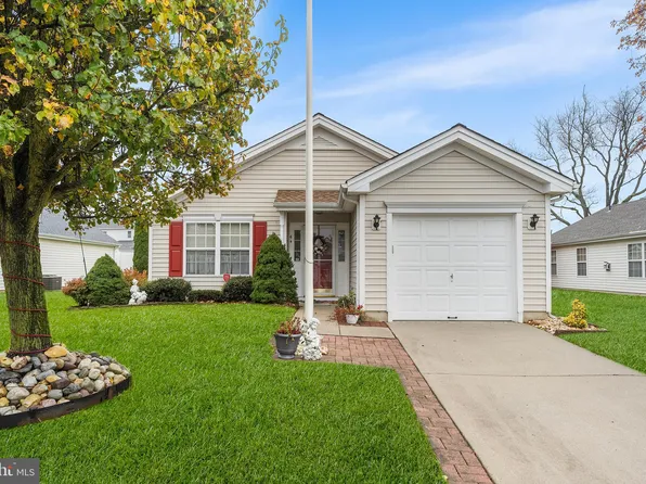 64 Maple Leaf Cir, Sewell, NJ 08080
