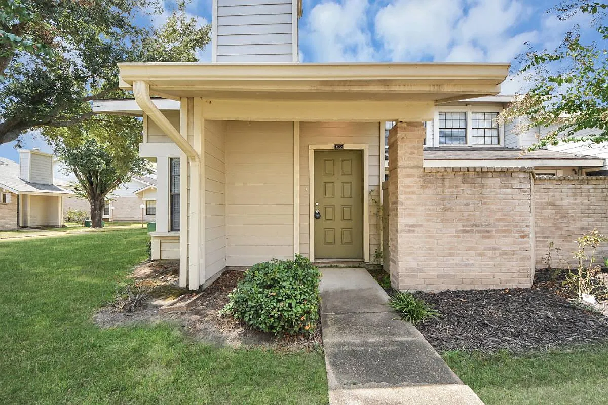11917 Bob White Dr #879 in Houston, TX 77035 — Photo 1