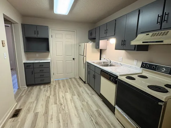 108 N Market St #7, Mount Vernon, MO 65712