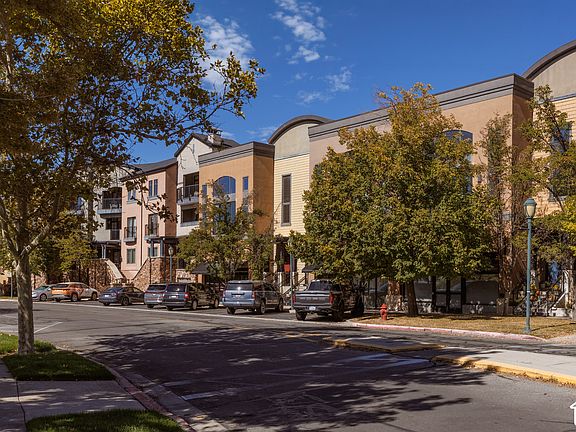 3rd image of 5015 N Edgewood Dr #102