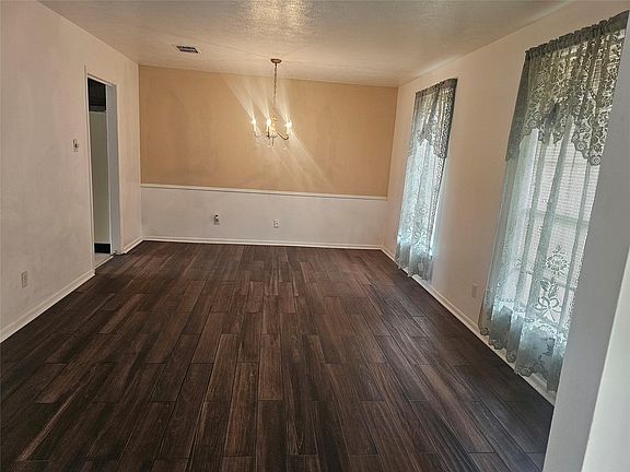 4th image of 6814 Castleview Ln