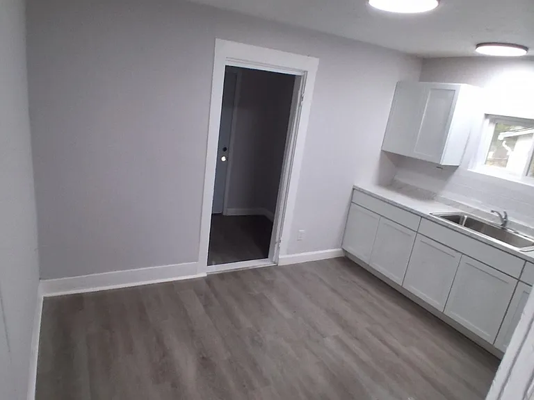 305 N Pershing Dr — Photo 7