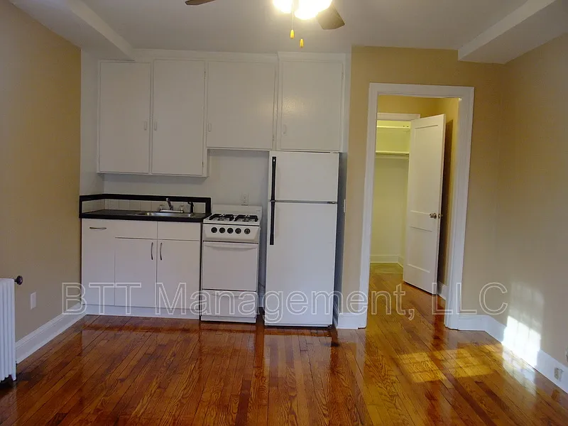 8401 Greenwood Ave #1