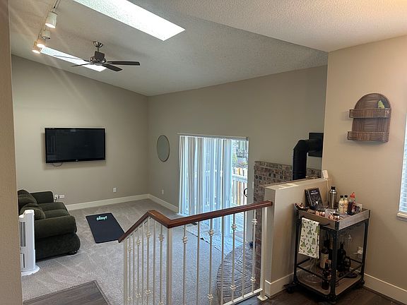 5th image of 625 SW 90th Ave