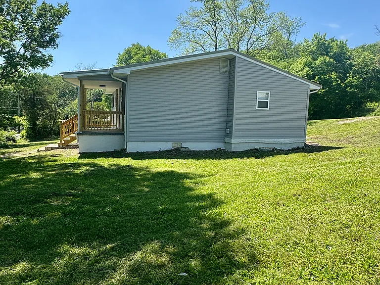 8915 B Dr — Photo 3