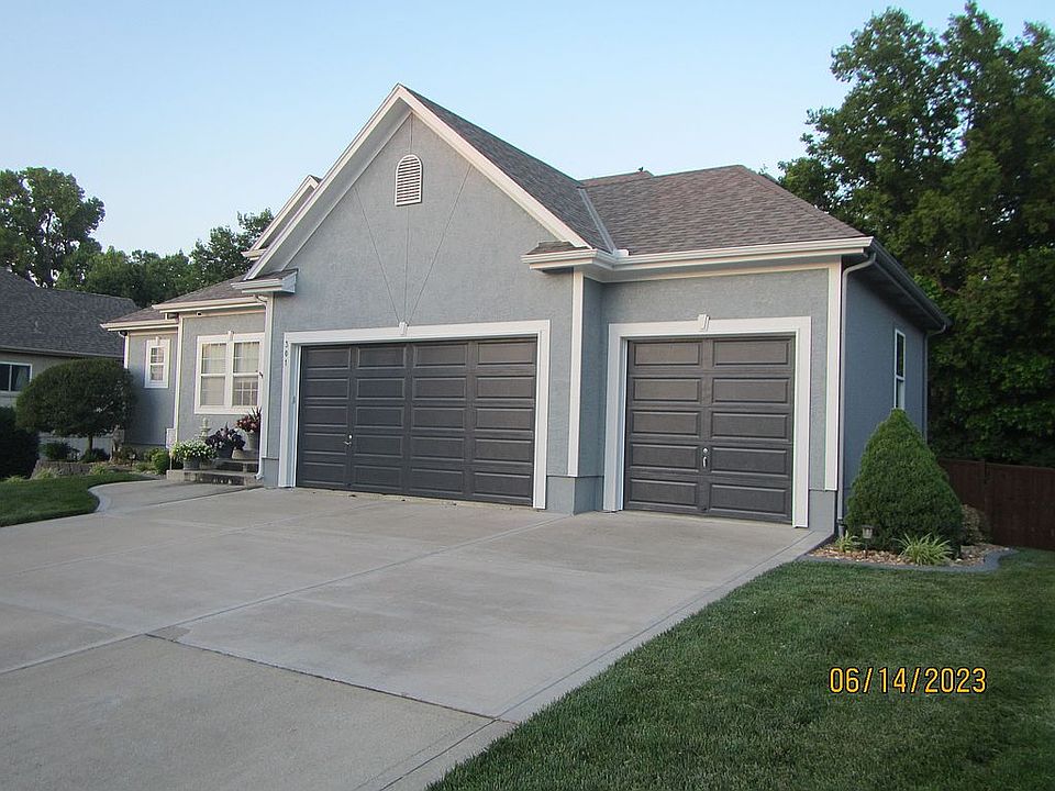 2nd image of 301 NE Viewpark Dr