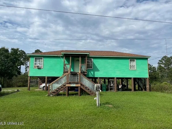 10038 Bancroft St, Bay Saint Louis, MS 39520